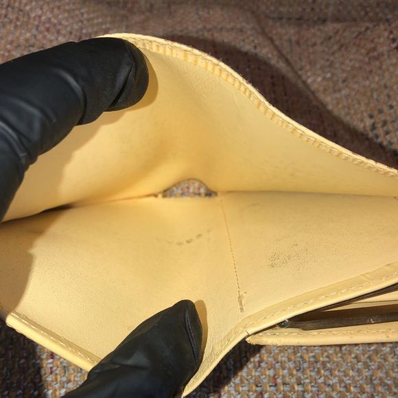 LOUIS VUITTON Ivory EPI Porte Monnaie Viennois Bifold KissLock Wallet Authentic - Picture 14 of 17